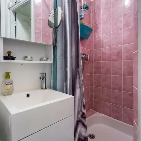 Typical Parisian Flat Near Belleville By Easybnb *