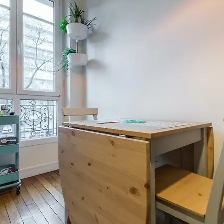 Typical Parisian Flat Near Belleville By Easybnb * Paris